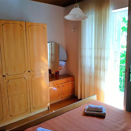 Lägenhet With Parking Space - 6784 *