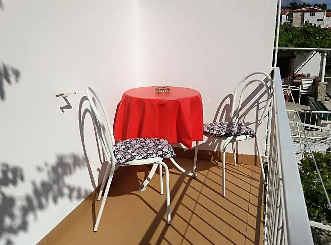 Apartment With Parking Space - 6784 *